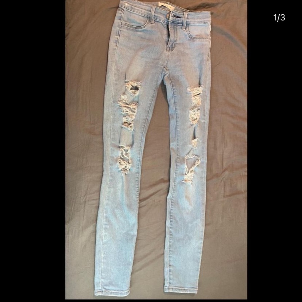Distressed jeggings